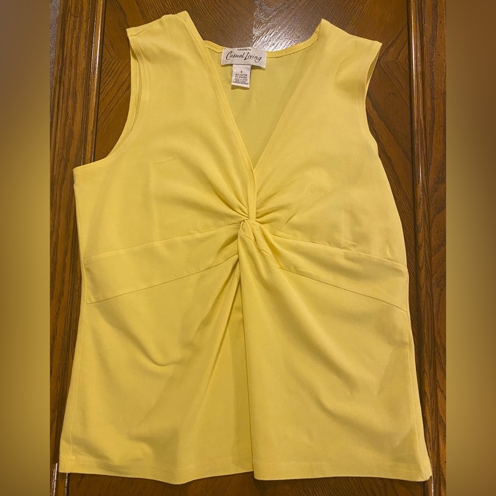 Casual Living Size Small Yellow Top